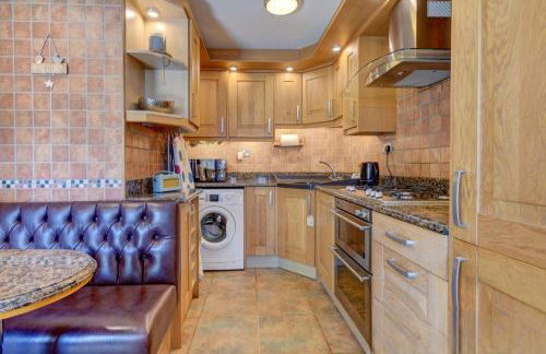 Courtyard Cottage with free onsite parking, garden, short flat walk to town - Foto 4