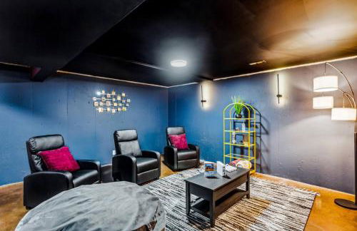 Theater, King&PoolTable with PrivateHotTub - Foto 1