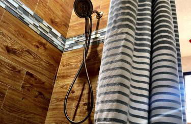 C25, Four bedroom, 4 1 2 bath luxury log-sided cottage with hot tub cottage - Foto 54