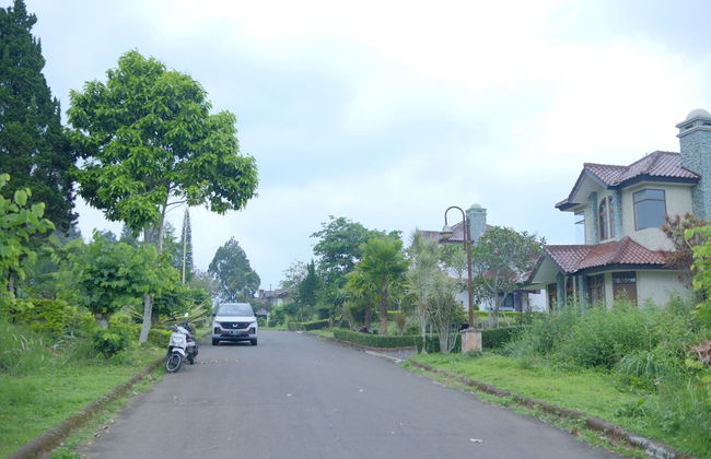 Villa ChavaMinerva Hanni Ciater with Pool - Foto 18