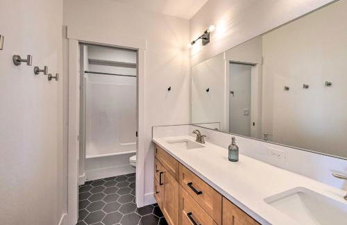 Lakefront Moses Lake Home with Dock and Game Room - Foto 32