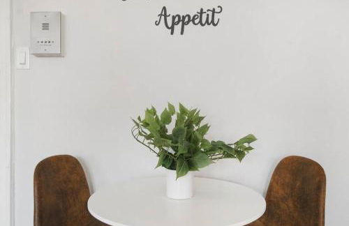 Prime & Stylish 1BR Hideaway - Dorchester 306 - Photo 14