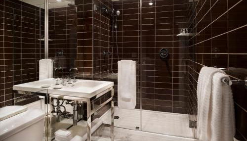 AKA Sutton Place - Photo 3