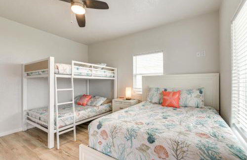 2 Decks, Patio and Views Beachfront Texas Retreat - Photo 25