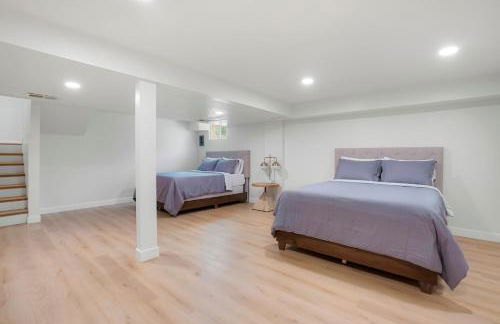 Large Home, 2 Living Rooms, Great for Family/Pets! - Foto 26