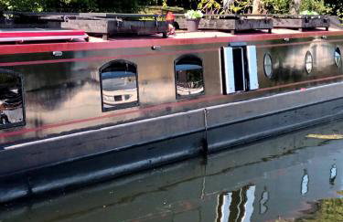 BrightOwl Waterside Narrowboat Cottage Experience - Foto 20