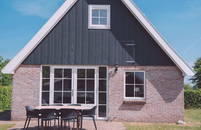 Cozy Furnished House with Garden near Nature Reserve - Photo 13