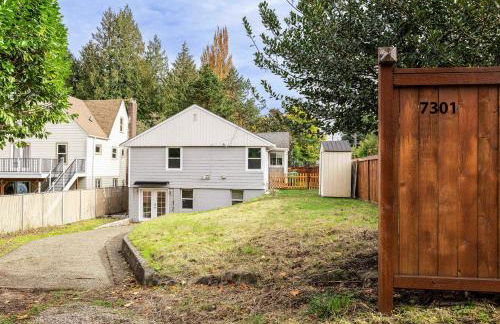 Spacious 2BR Home Backyard Parking & UW - Foto 18