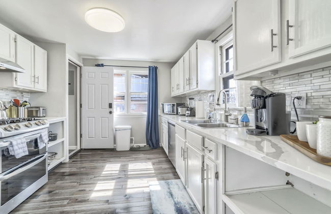 5BD Dog Friendly Family Getaway Near Downtown! - Photo 23