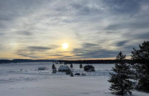 3505 Joseph Dr Cabin with breathtaking views, 30 miles to Yellowstone - Photo 4