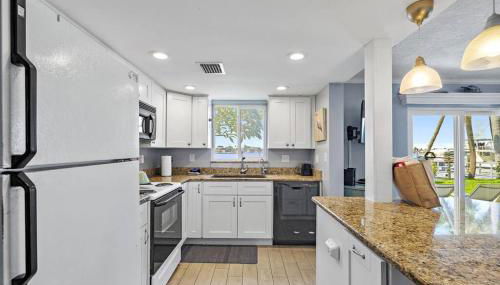 Malyn 108, Updated Waterfront condo, private patio - Foto 5