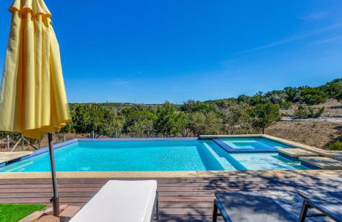 Infinity Edge Pool and Fire Pit Spicewood Getaway! - Foto 1