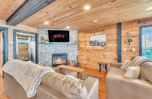 Rivers Ledge Cabin with breathtaking views hot tub & indoor pool - Photo 11