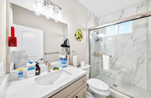 Spacious 9BR Home with Parking and Near DTLA - Foto 13