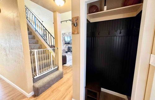 Cozy Cabin in the City of Winnemucca plus GYM - Foto 4