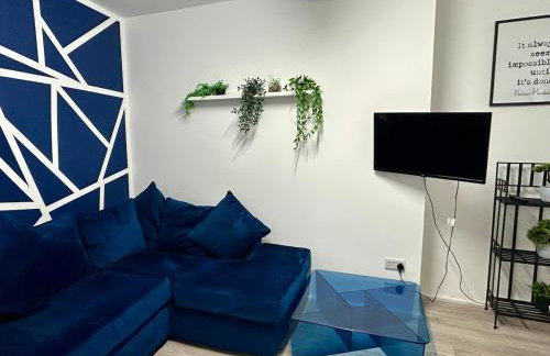 Base is a lovely place to unwind after a long day - Foto 26