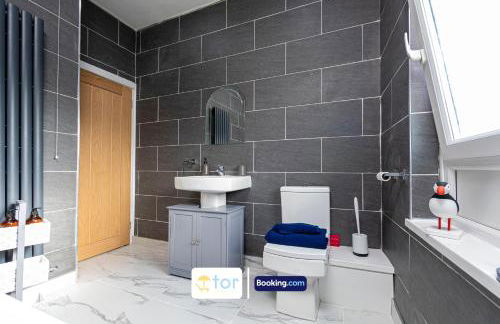 Explore Welsh Wonders, 3 Bedroom House By The One Retreats Short Lets & Serviced Accommodation Treharris - Foto 51