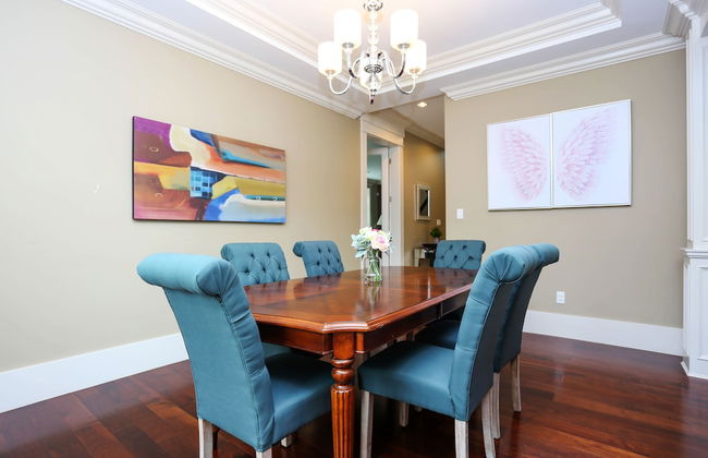 Grand 4 Bedroom Vacation House near Vancouver Downtown - Photo 15