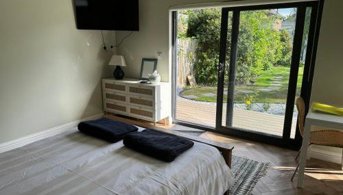 Gorgeous studio! - Photo 3