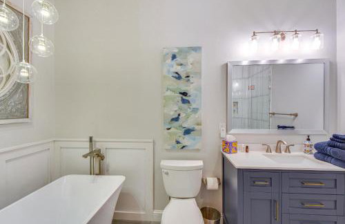 Spacious Lake Keowee Home Boat Slip and Pool Access - Foto 13