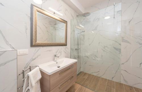 Villa Eni Beachfront apartment with pool - Photo 30