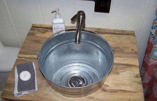 Cozy Tiny House in Tennessee Forest with Loft Beds & Country Breakfast - Foto 22