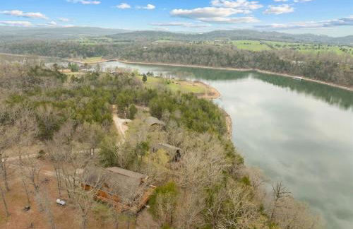 Remodeled Lakefront Cabin, shuffleboard, Starlink - Foto 17