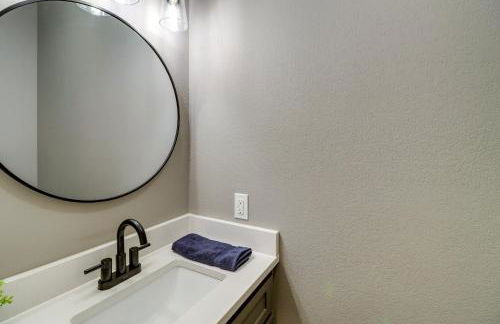 Chic Arkansas Retreat with Patio, Grill and Fire Pit! - Foto 12