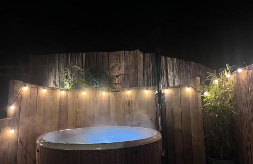 The Barn at Burfords with wood fired hot tub - Foto 35