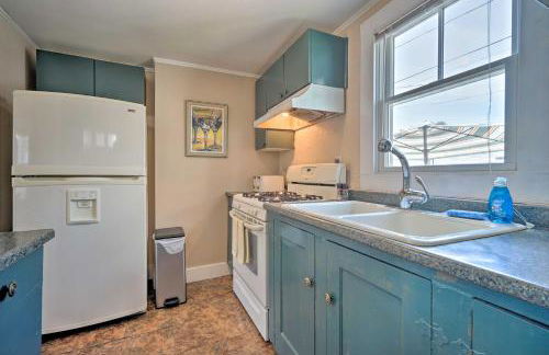 Walk to Commercial Street! Water-View Retreat - Foto 9