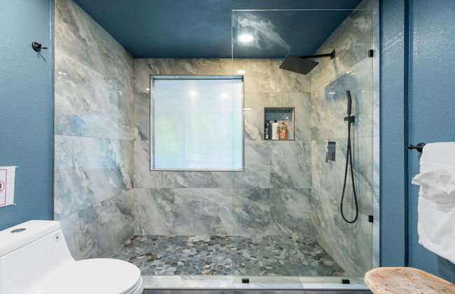 Family Home w Pool-hot Tub-large Yard-pool Table - Photo 32