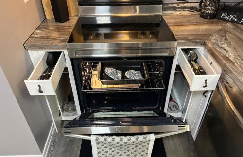 Modern 3BR 2 bathroom Near High Point University & Market Sleeps 6 - Foto 13