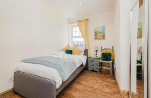 JOIVY Greenknowes Farmhouse with Hot Tub and Bar - Photo 45