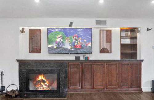 Fire and Fun Luxe Stay w Pool Hot Tub and Game Room - Foto 72