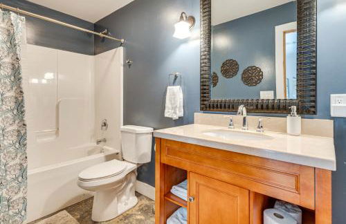 Private Hot Tub, Steps to Main St Saluda Retreat - Foto 27