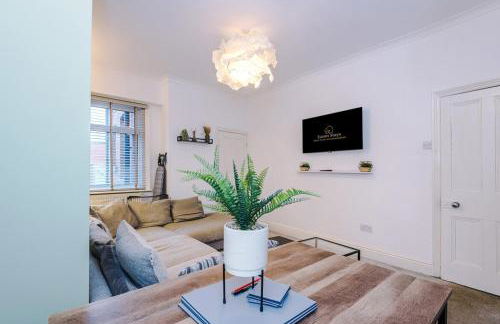4 Bedroom House in Walkden with Free Parking, by Short Term Digs Short Lets & Serviced Accommodation - Foto 16