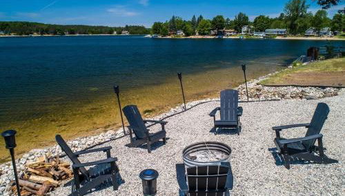 5BR Lakefront Getaway with hot tub - Foto 4