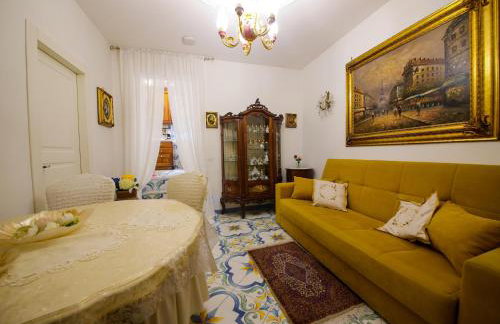 Giallo Napoletano Home - Photo 13