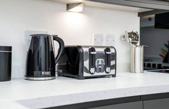 Host Apartments The Roscoe Carriage House - Photo 29