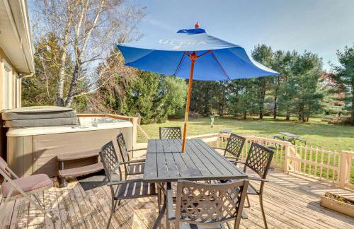 Hot Tub, Sauna and Game Room Spacious Poconos Gem! - Foto 1