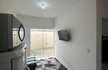 Casa com 2 Quartos, ar condicionado, cozinha e lavanderia completa, até 2 carros - Foto 8