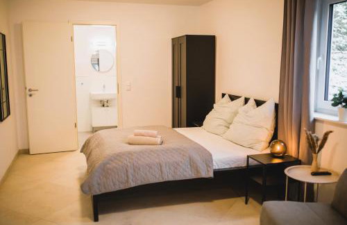 HUGOS Studio Apartment - Photo 10