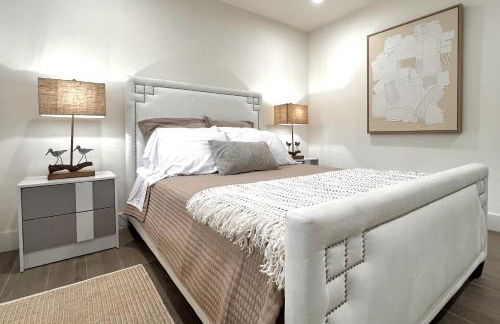 Spacious 4BR/3BA pool home, stylishly decorated - Foto 40