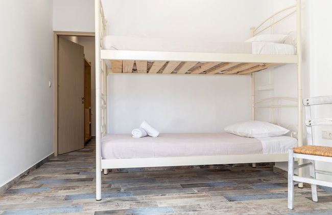 Depis Luxury Suites - Photo 18