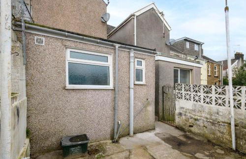 Spacious 3BR Home w Terrace - Ideal for Groups - Photo 21