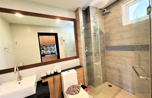 Sea and Sky Condominium by Lofty - Photo 20