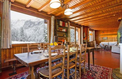 MontBlanc Alpine Ski & Sauna Retreat - Happy Rentals - Photo 11