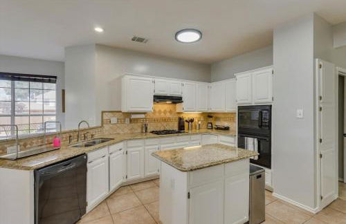 Amazing Modern Spacious Home with Pool - Foto 13