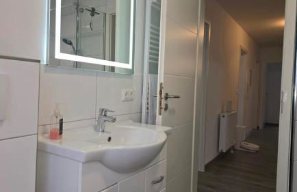 HAPPY HOMES FUN - Dein Erlebnis-Apartment für Gamer, Helden & große Kinder - Parkplatz - PS5 - WLAN - Foto 21