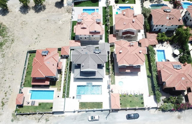 Stunning 4-bed Villa Grey 4 Bedrooms Private Pool - Photo 19